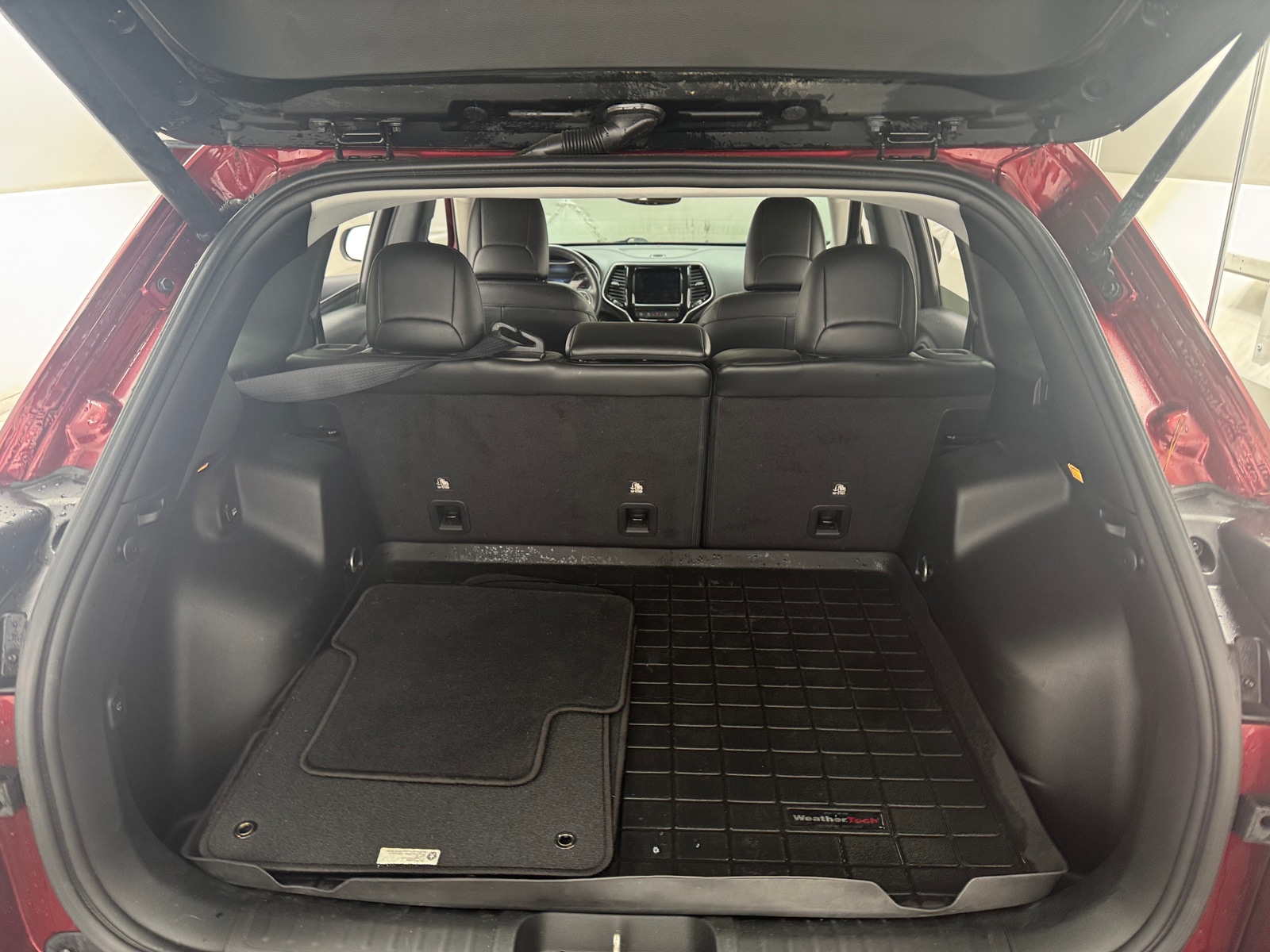 Thumbnail: 2019 Jeep Cherokee - 6