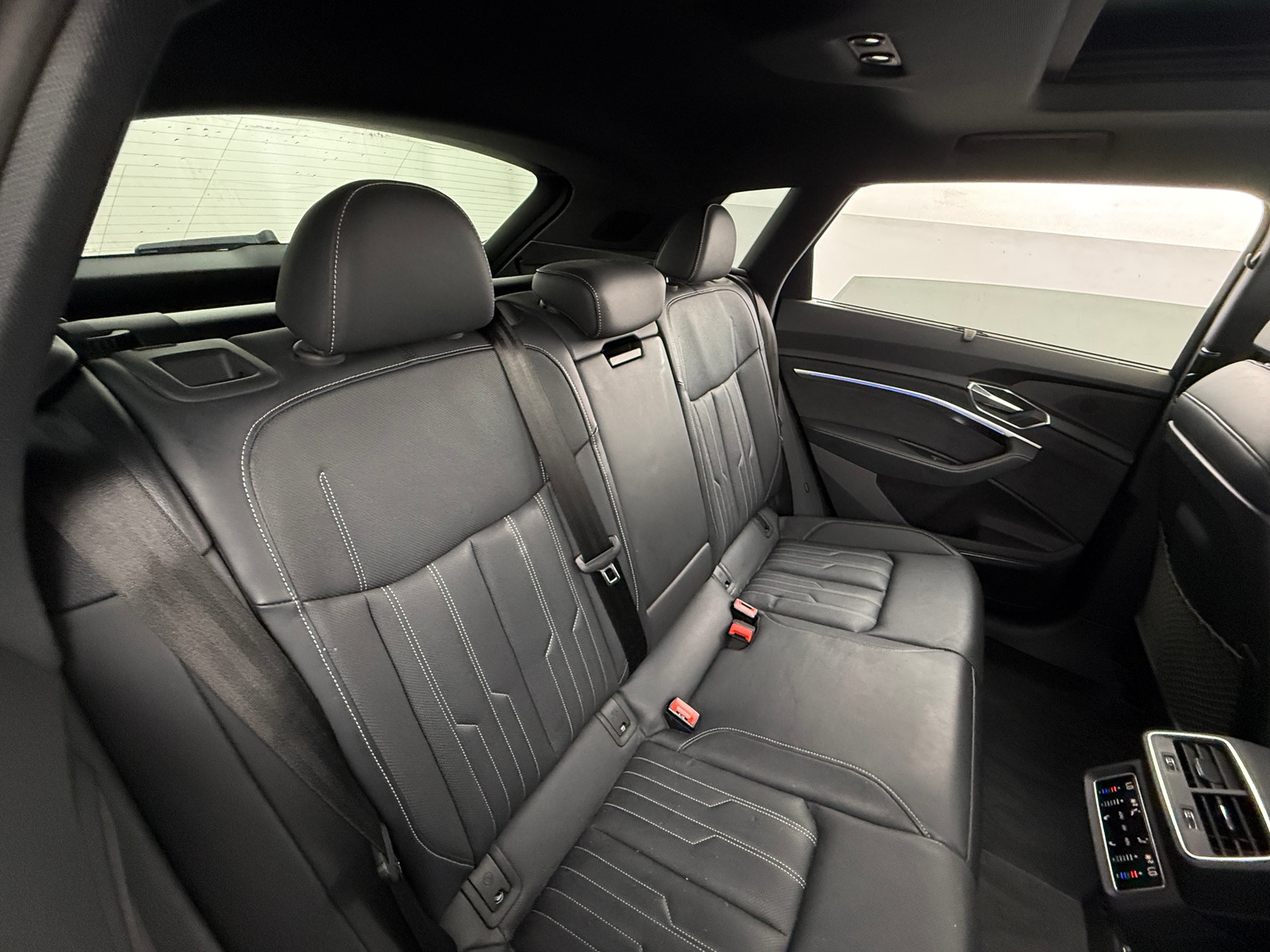 Thumbnail: 2022 Audi e-tron - 5