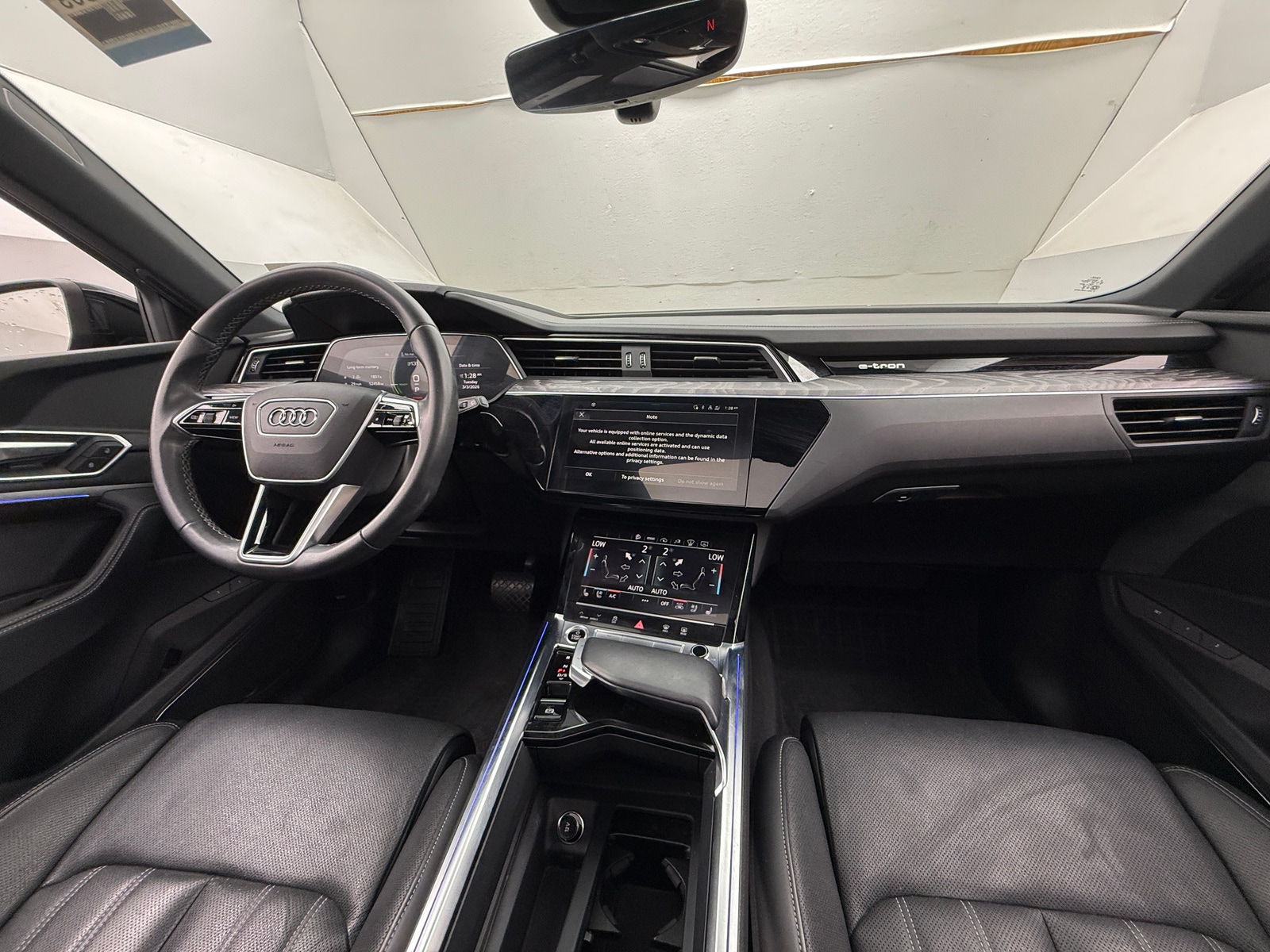 Thumbnail: 2022 Audi e-tron - 2