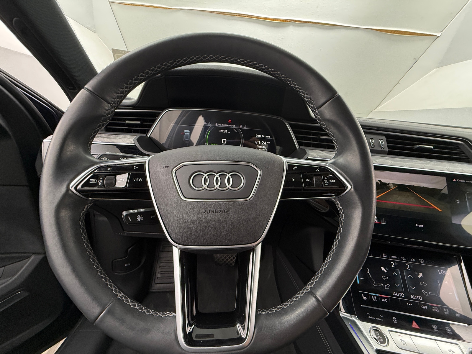 Thumbnail: 2022 Audi e-tron - 4