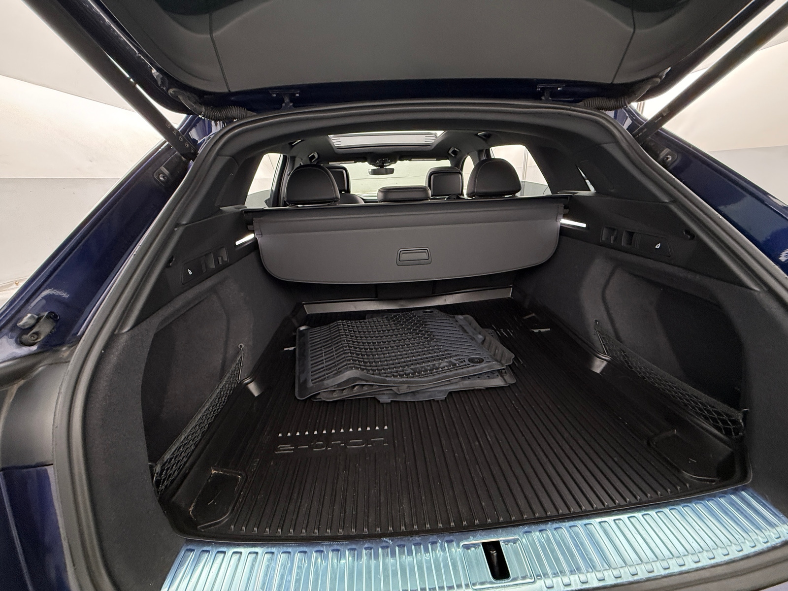 Thumbnail: 2022 Audi e-tron - 6