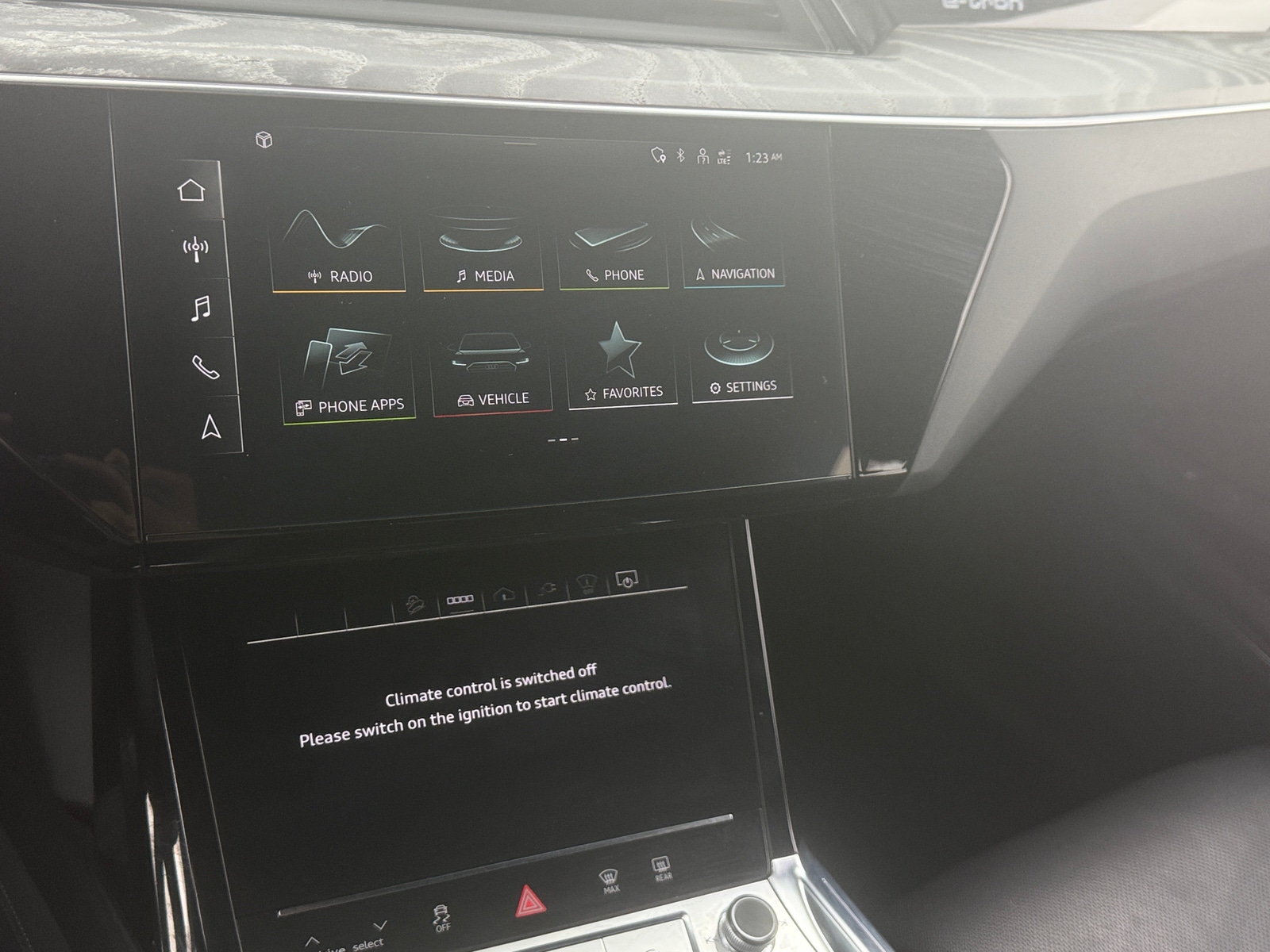 Thumbnail: 2022 Audi e-tron - 3