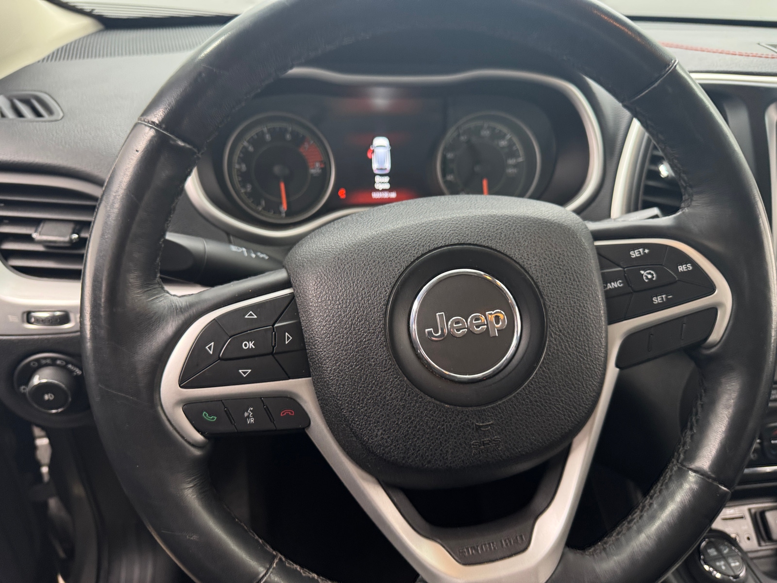 Thumbnail: 2016 Jeep Cherokee - 4