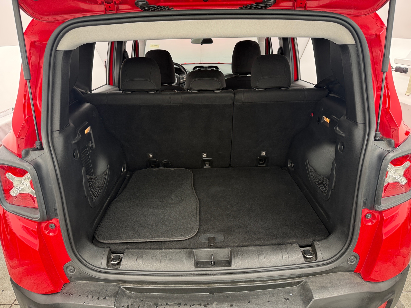 Thumbnail: 2016 Jeep Renegade - 7