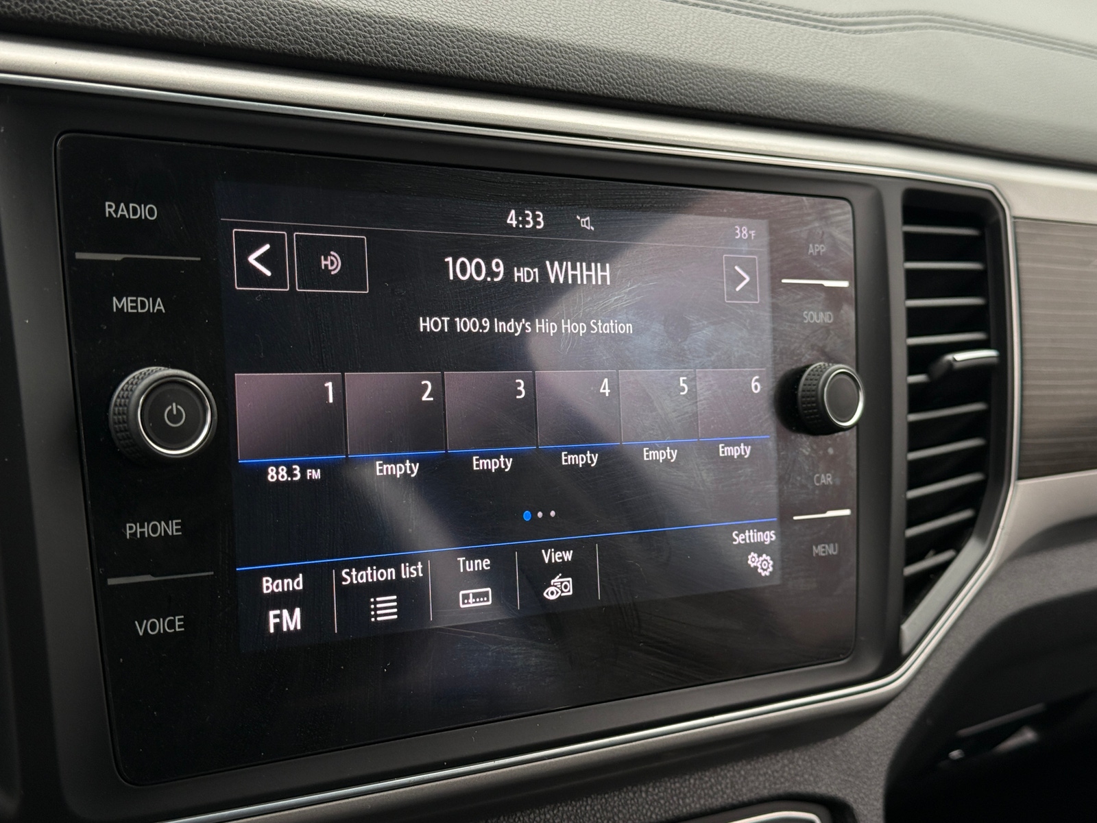 Thumbnail: 2018 Volkswagen Atlas - 3