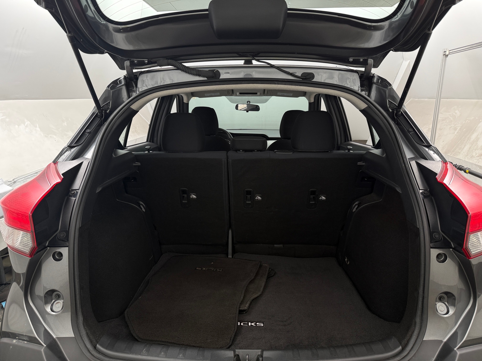 Thumbnail: 2018 Nissan Kicks - 7