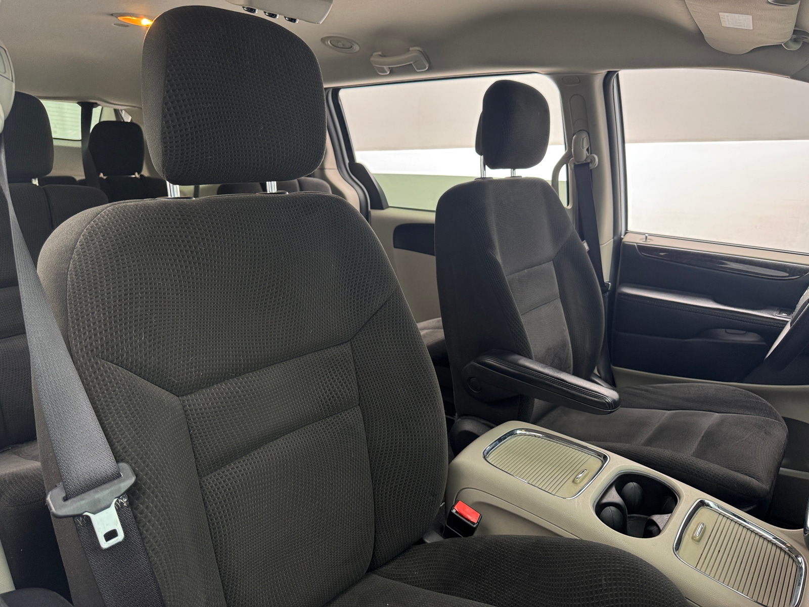 Thumbnail: 2016 Dodge Grand Caravan - 2