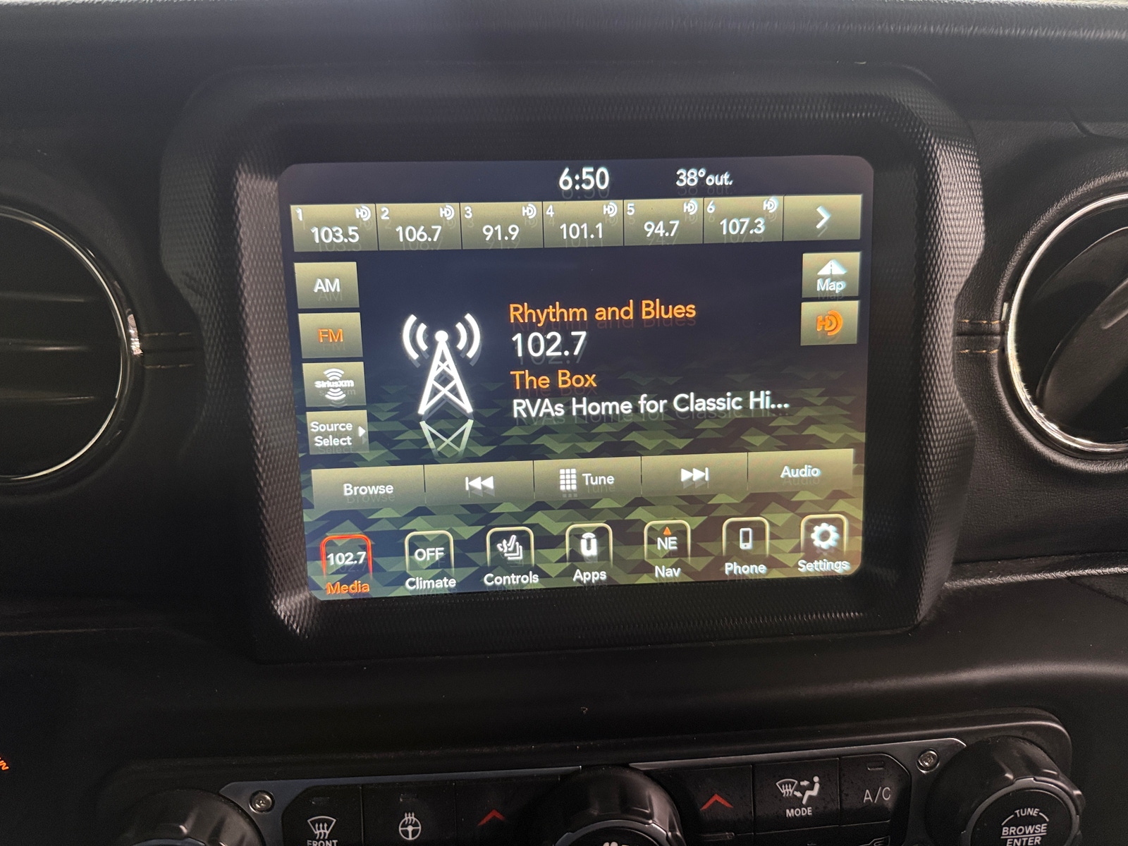 Thumbnail: 2022 Jeep Wrangler - 3