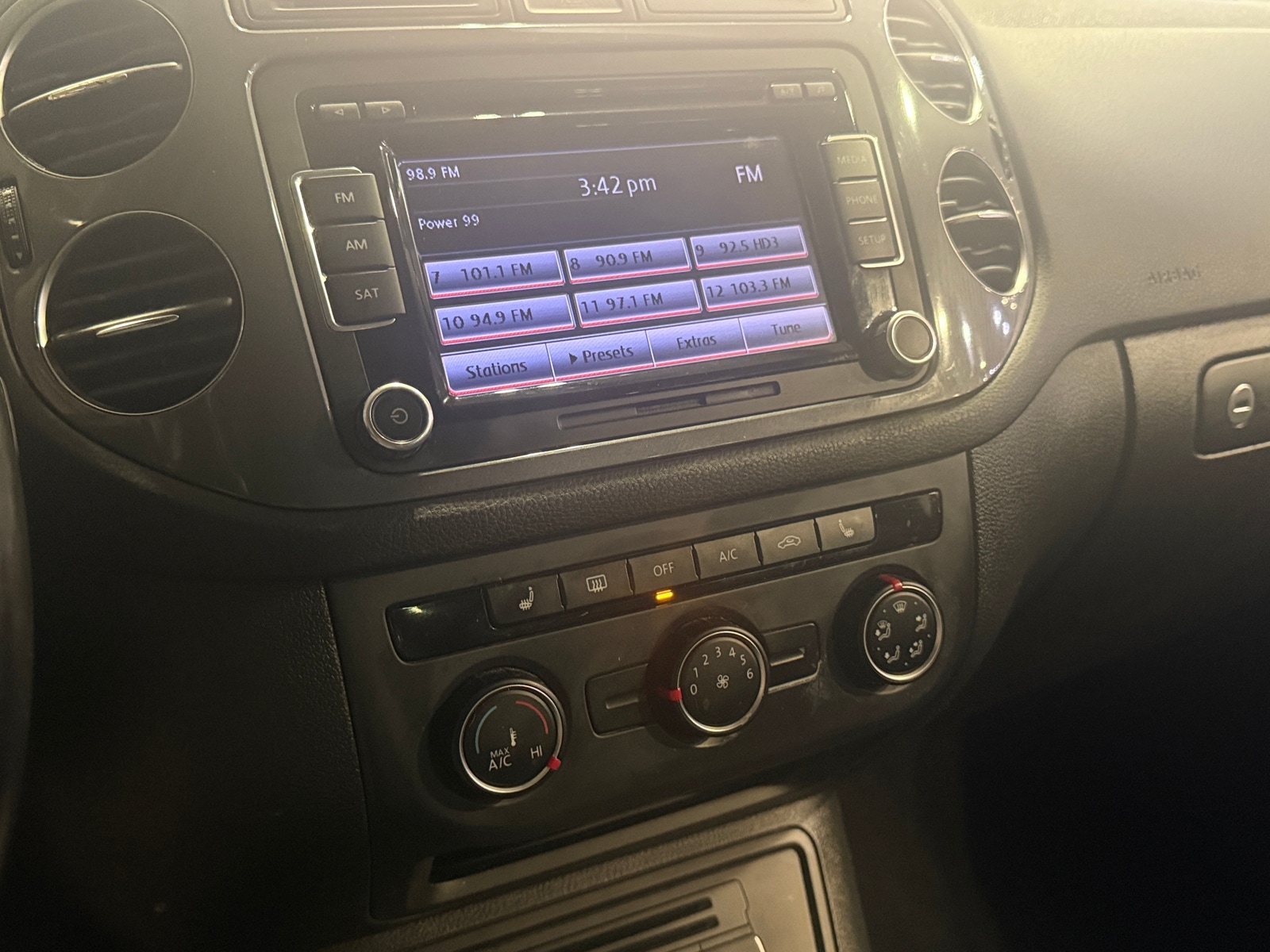 Thumbnail: 2014 Volkswagen Tiguan - 4