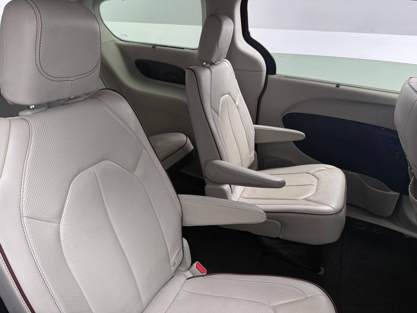 Thumbnail: 2017 Chrysler Pacifica - 5