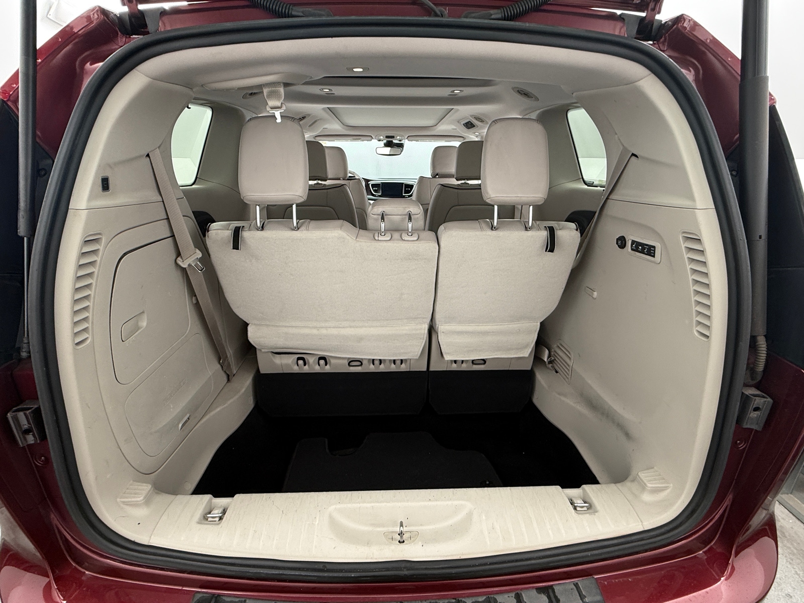 Thumbnail: 2017 Chrysler Pacifica - 6