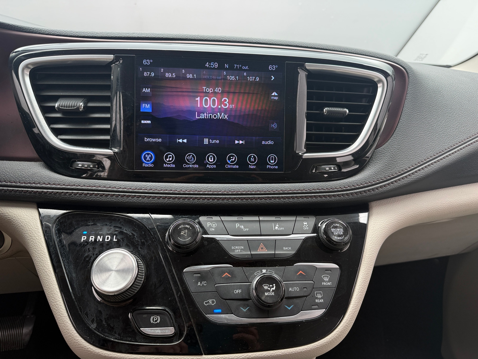 Thumbnail: 2017 Chrysler Pacifica - 3