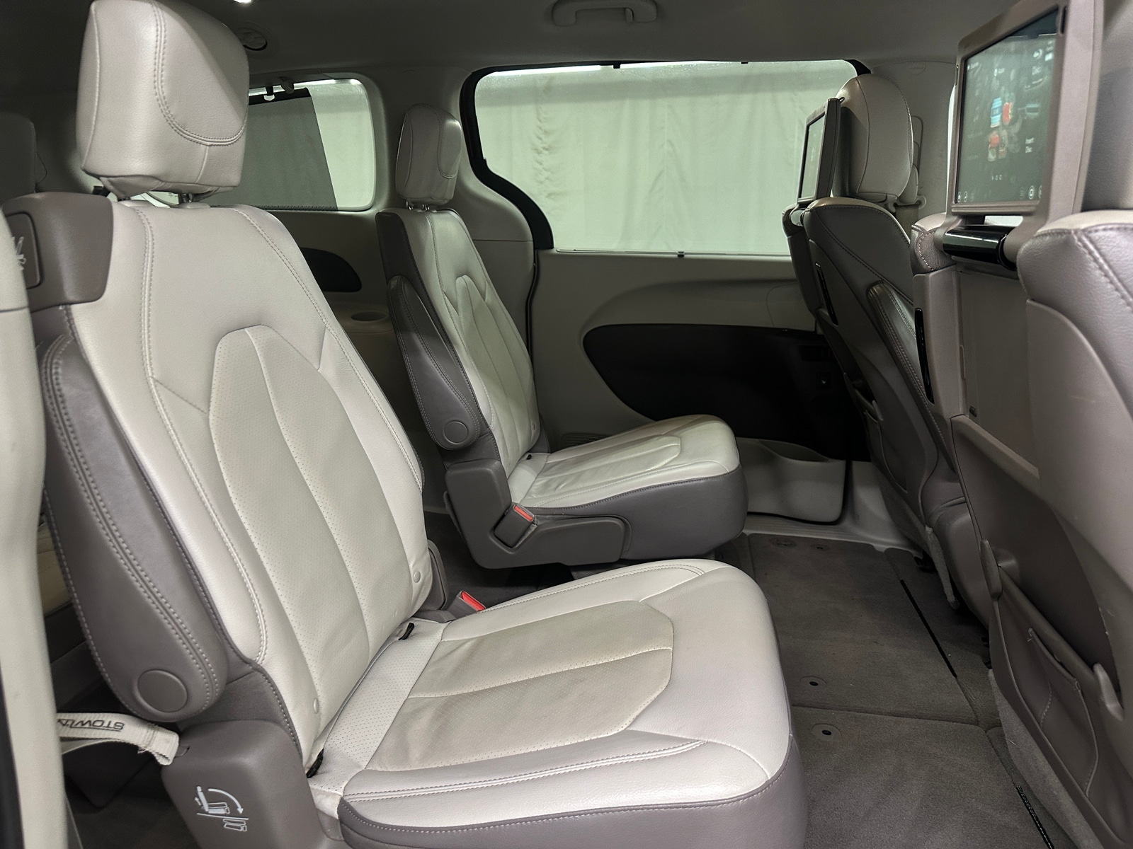 Thumbnail: 2018 Chrysler Pacifica - 5