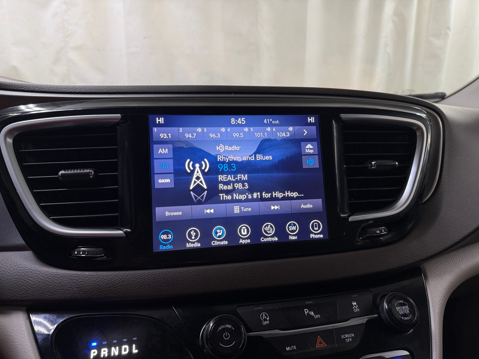 Thumbnail: 2018 Chrysler Pacifica - 3