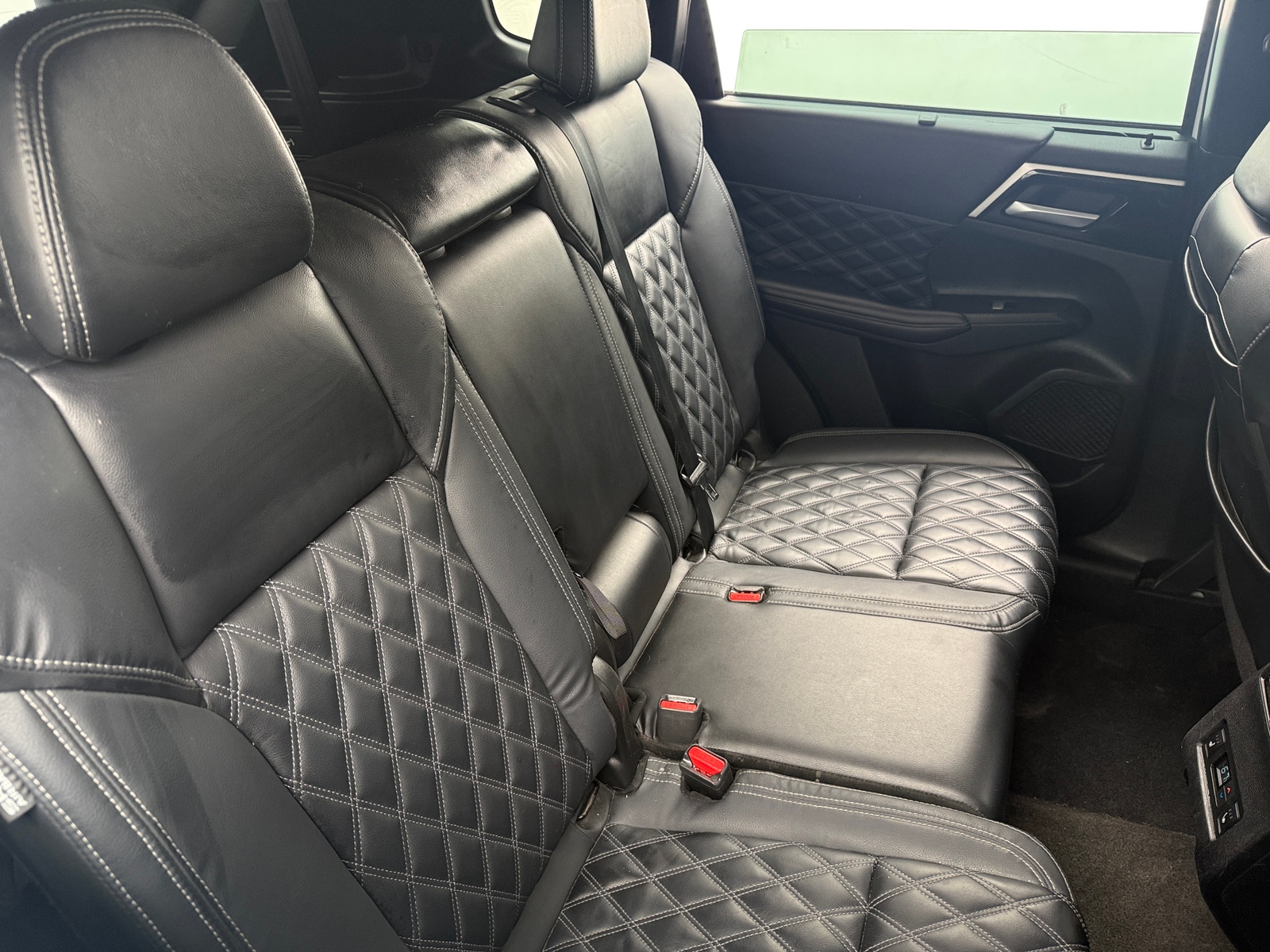 Thumbnail: 2023 Mitsubishi Outlander - 5