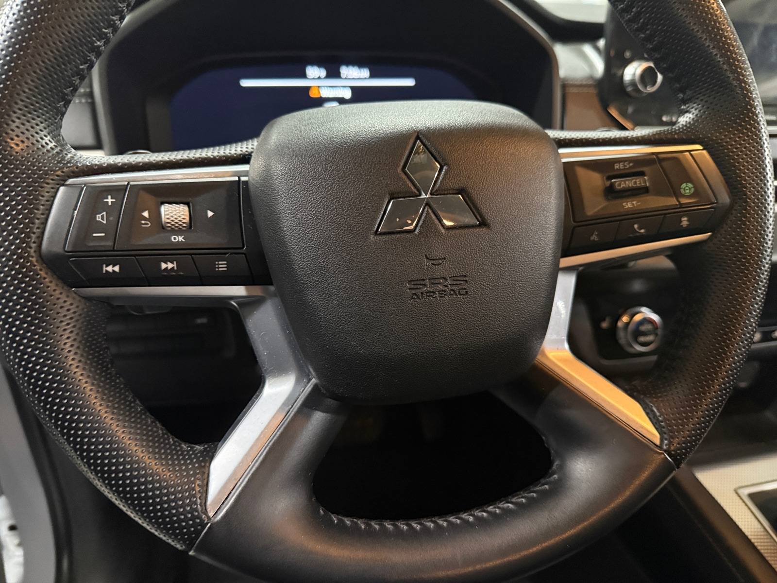 Thumbnail: 2023 Mitsubishi Outlander - 4