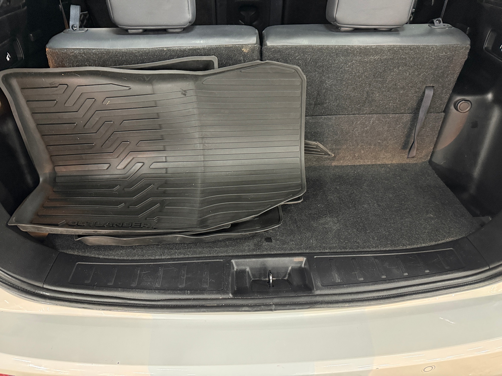 Thumbnail: 2023 Mitsubishi Outlander - 6