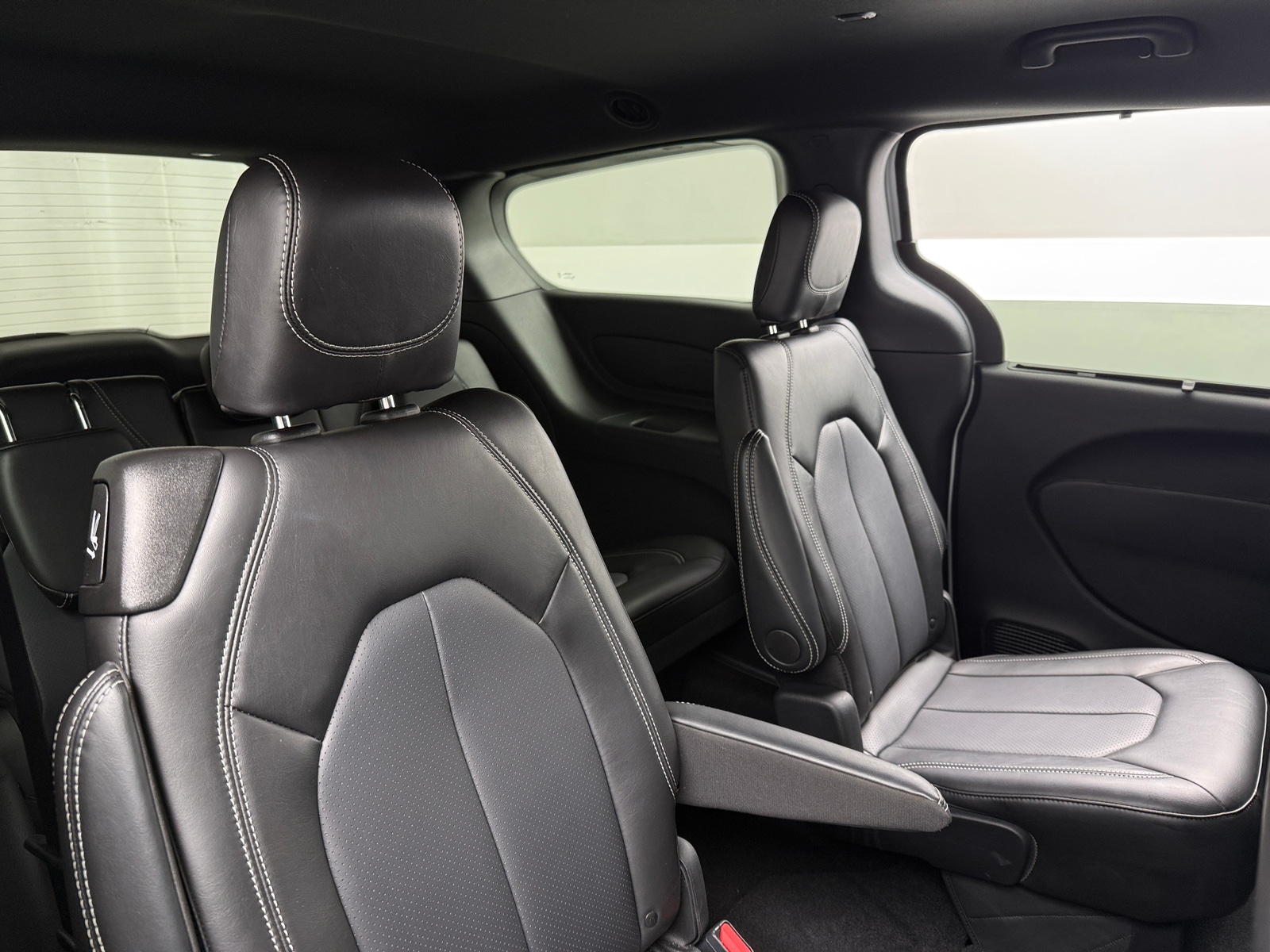 Thumbnail: 2025 Chrysler Voyager - 5