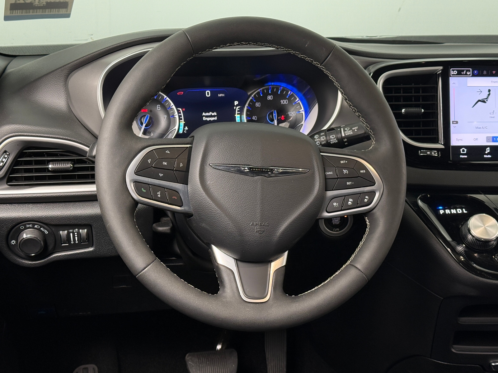 Thumbnail: 2025 Chrysler Voyager - 4