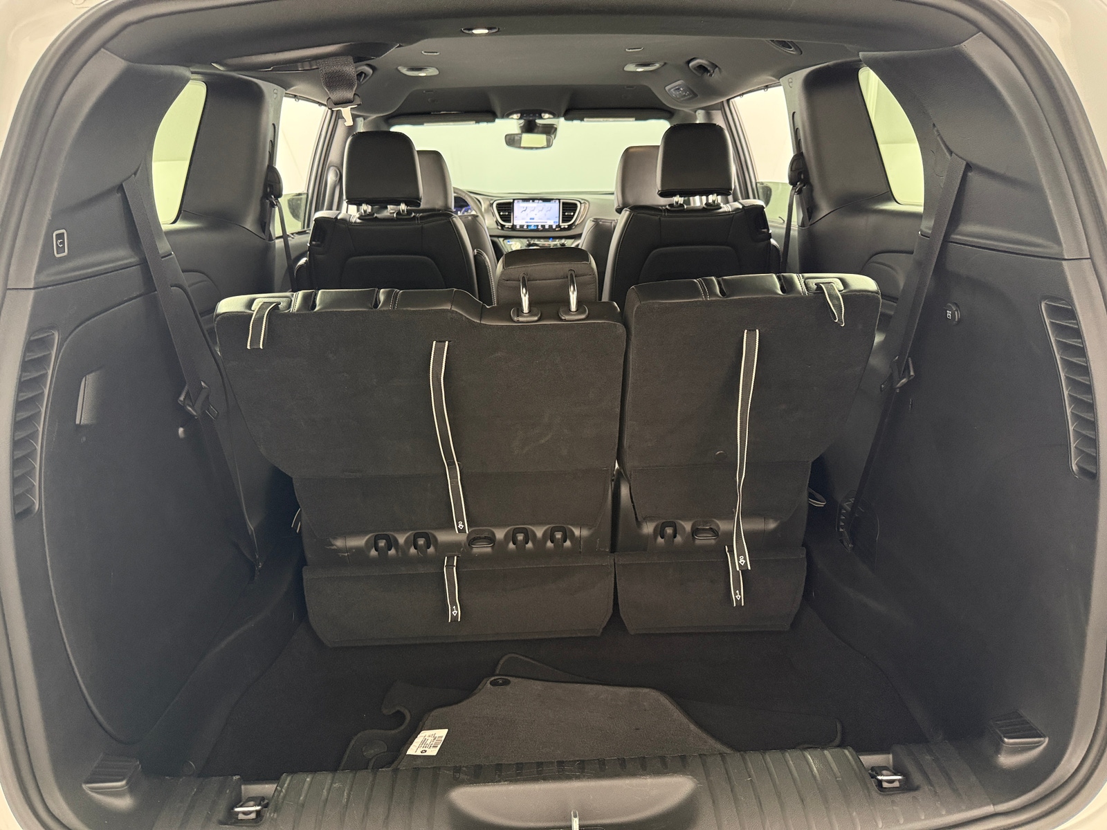 Thumbnail: 2025 Chrysler Voyager - 6