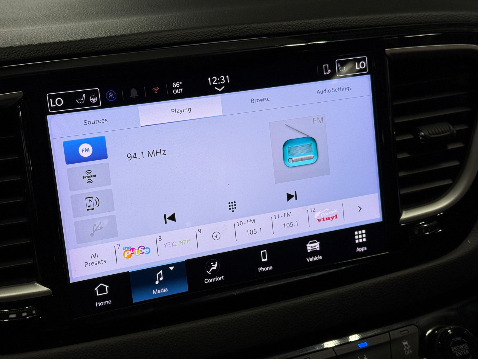 Thumbnail: 2025 Chrysler Voyager - 3