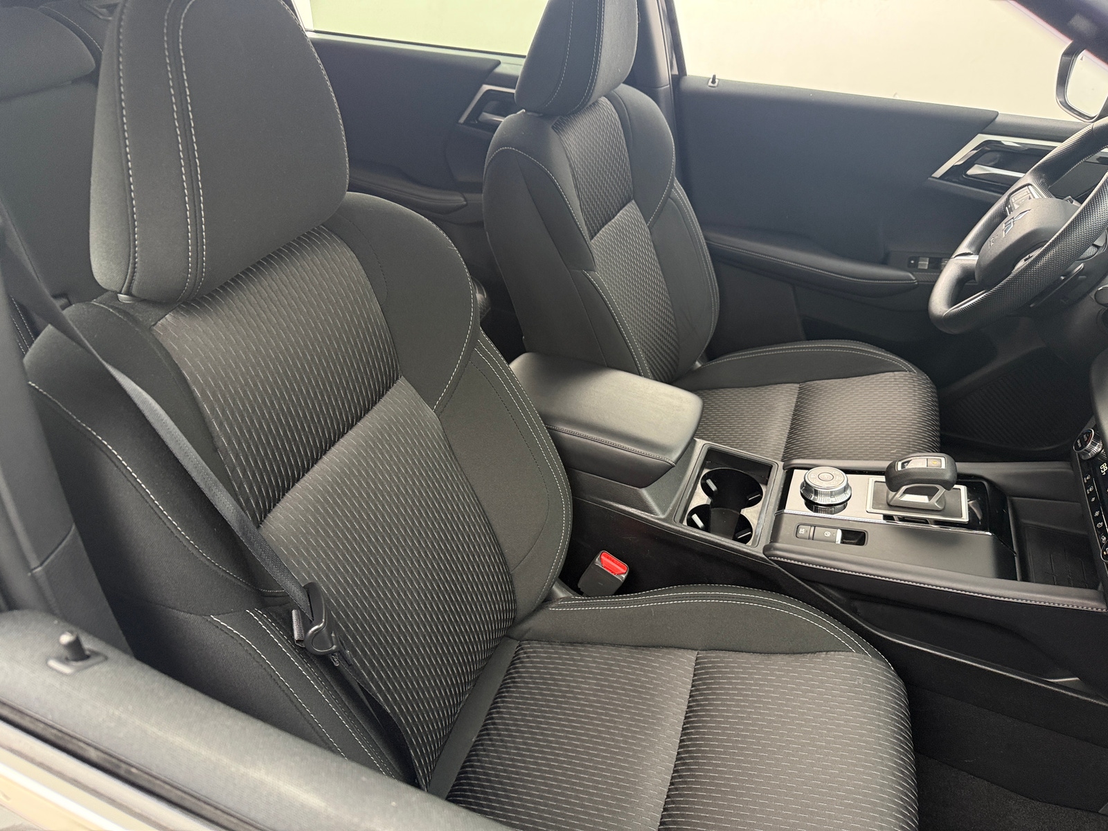 Thumbnail: 2024 Mitsubishi Outlander - 2