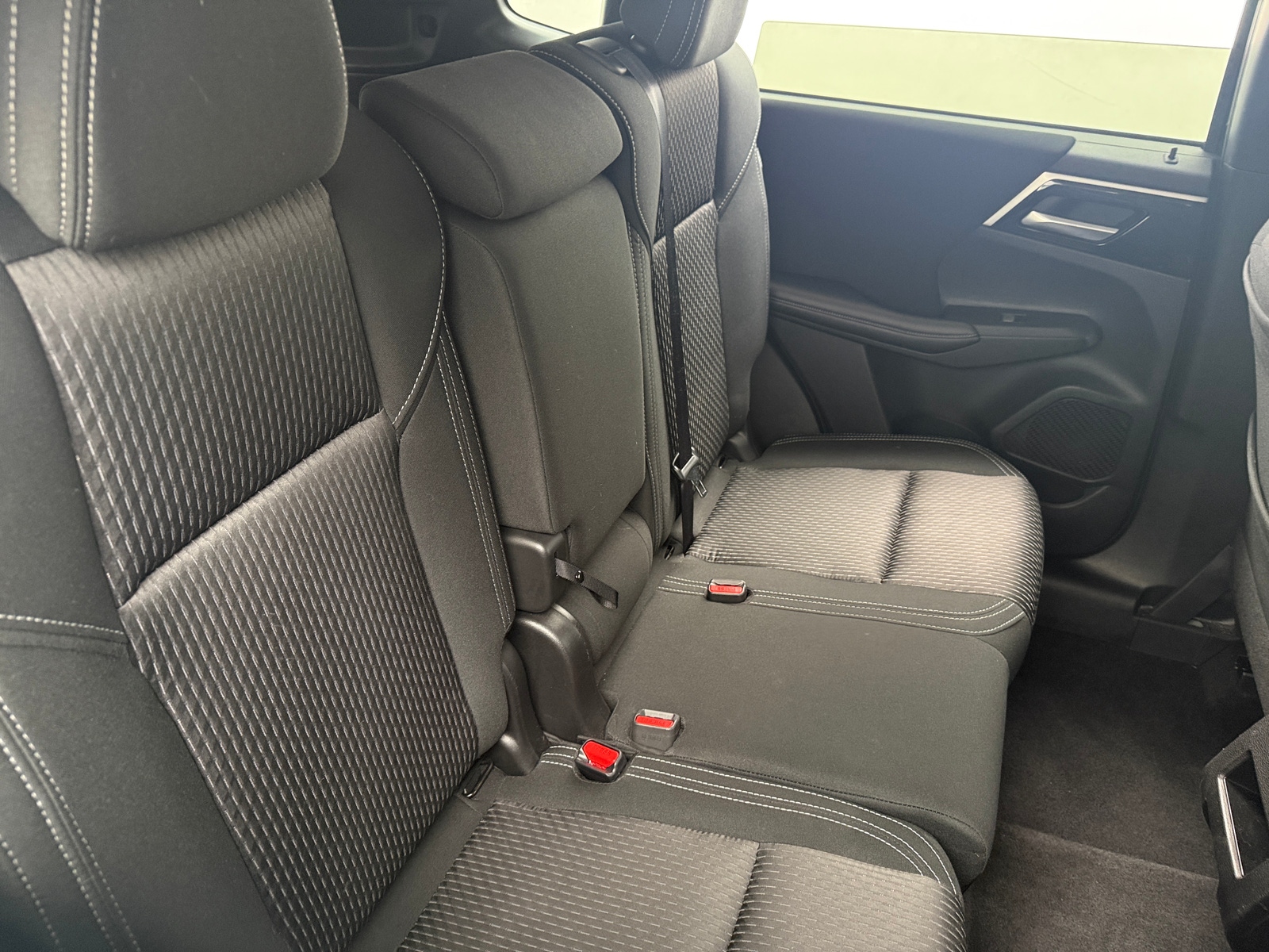 Thumbnail: 2024 Mitsubishi Outlander - 6