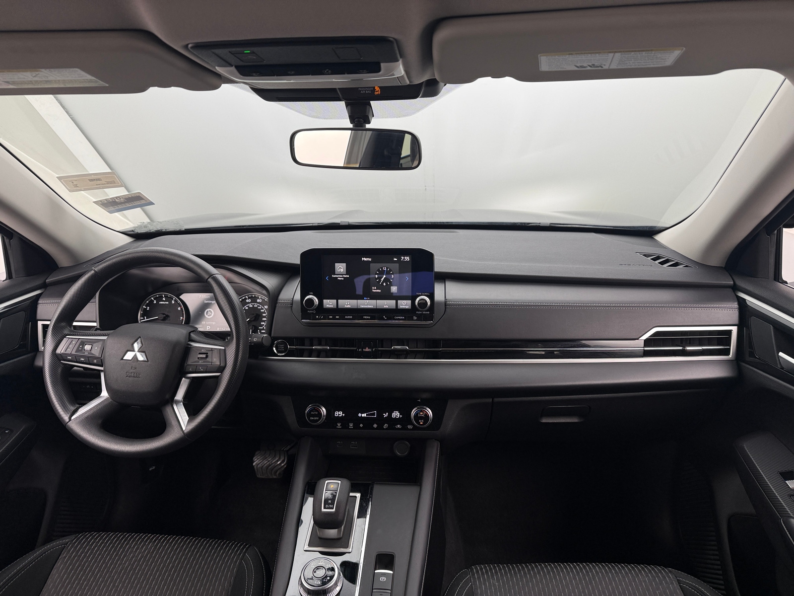 Thumbnail: 2024 Mitsubishi Outlander - 3