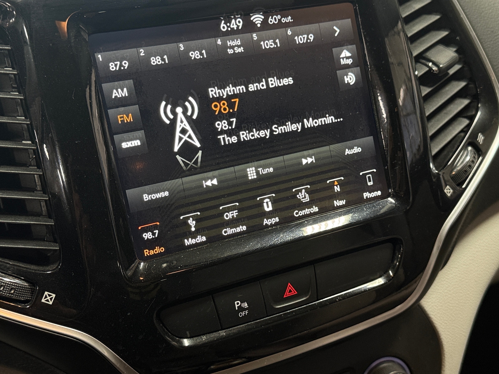 Thumbnail: 2019 Jeep Cherokee - 3