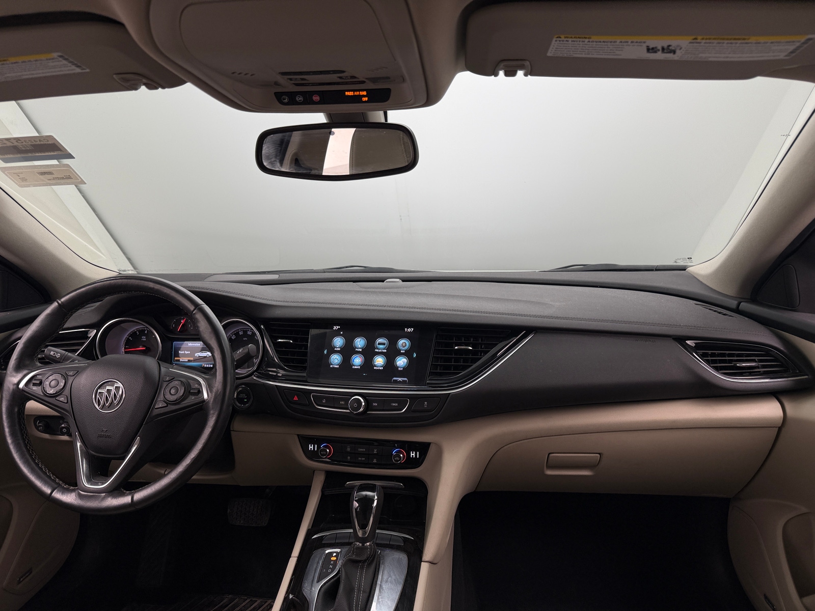 Thumbnail: 2018 Buick Regal - 3