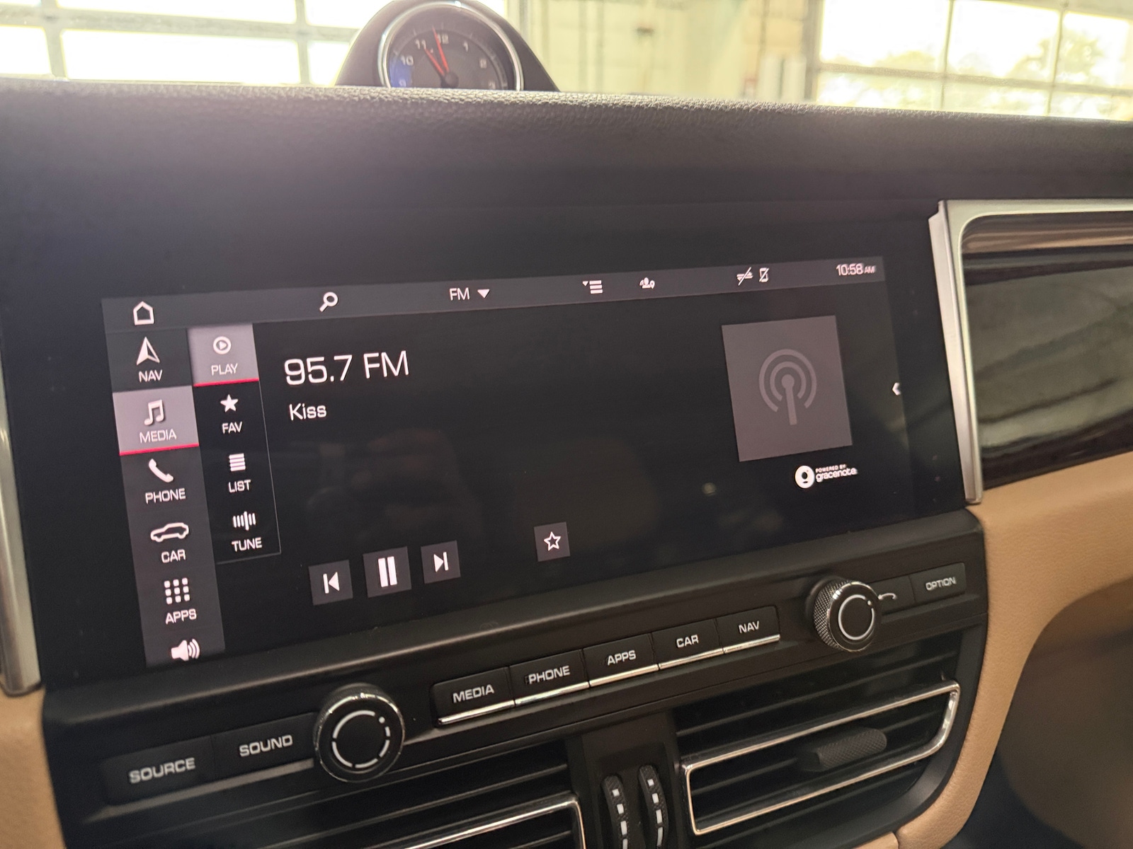 Thumbnail: 2020 Porsche Macan - 3