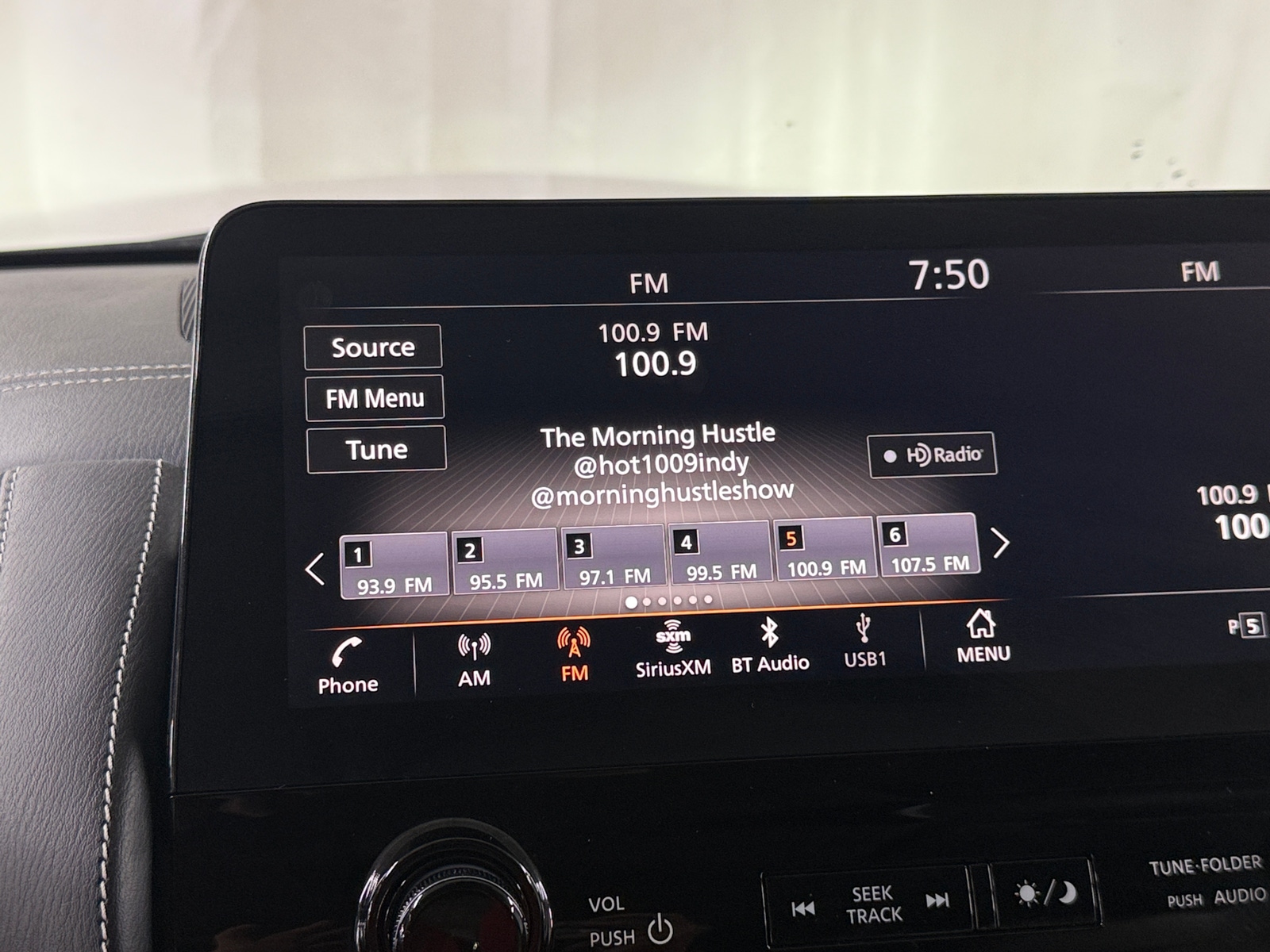 Thumbnail: 2023 INFINITI QX80 - 3