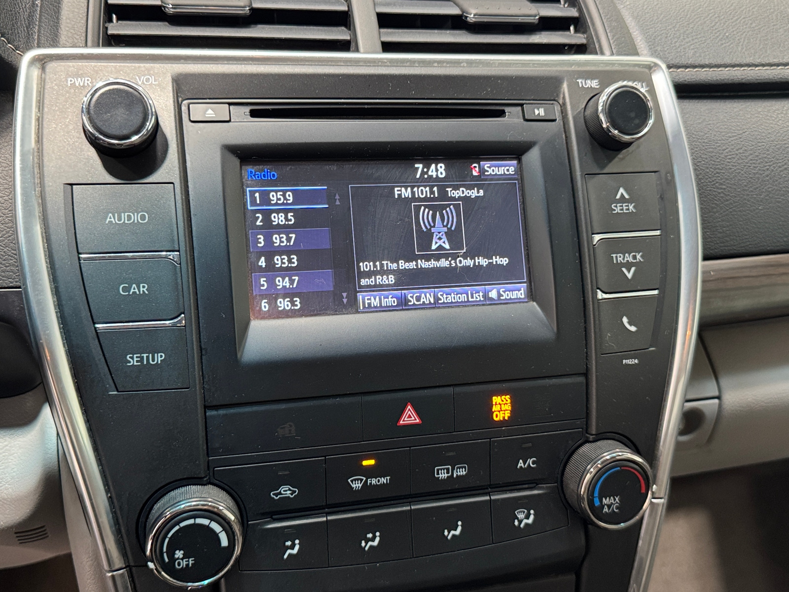 Thumbnail: 2016 Toyota Camry - 4