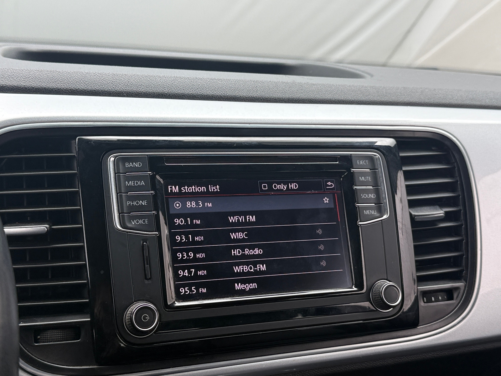 Thumbnail: 2016 Volkswagen Beetle - 2