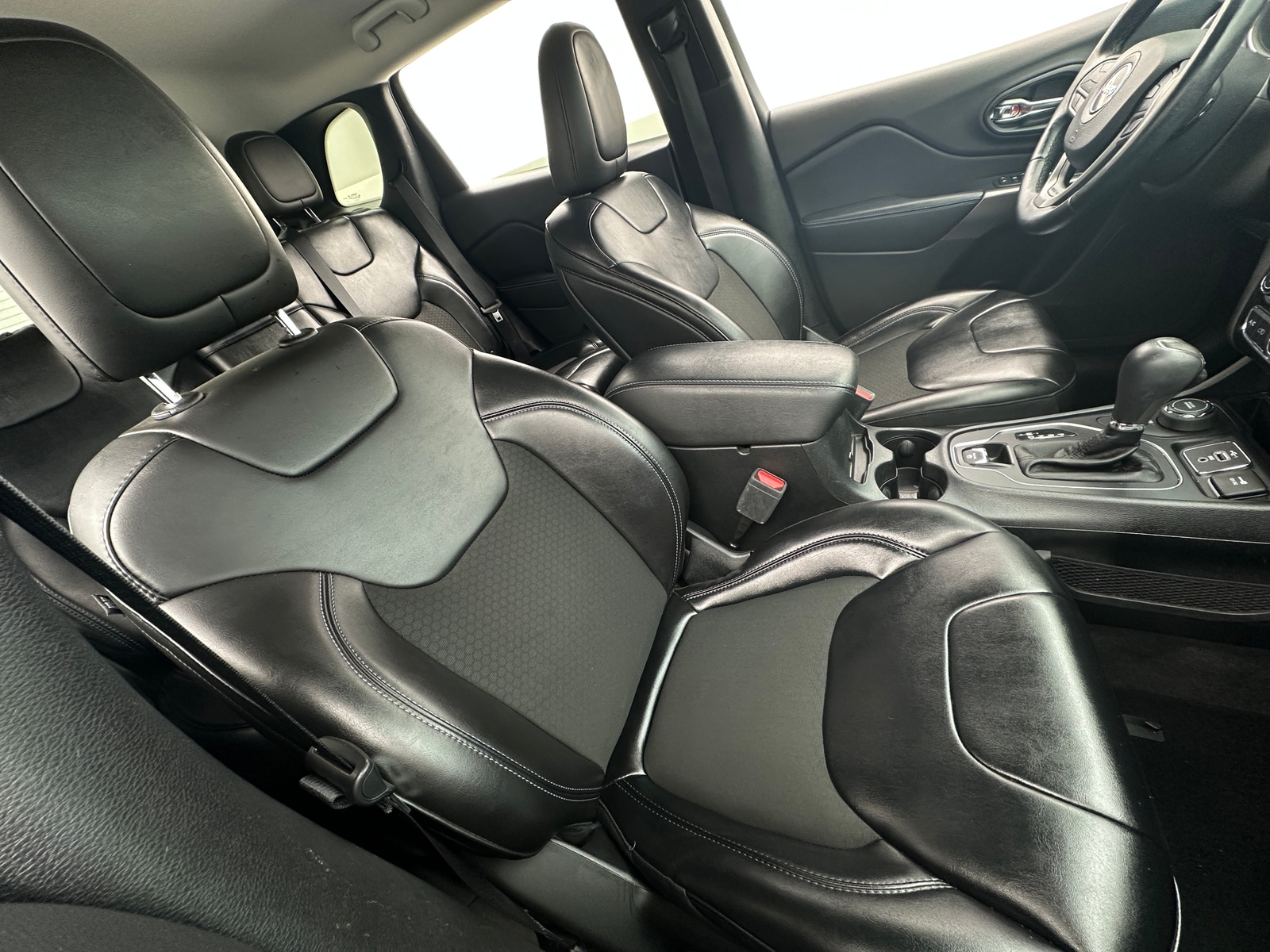 Thumbnail: 2019 Jeep Cherokee - 2