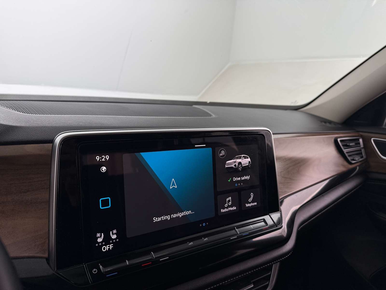 Thumbnail: 2024 Volkswagen Atlas - 3