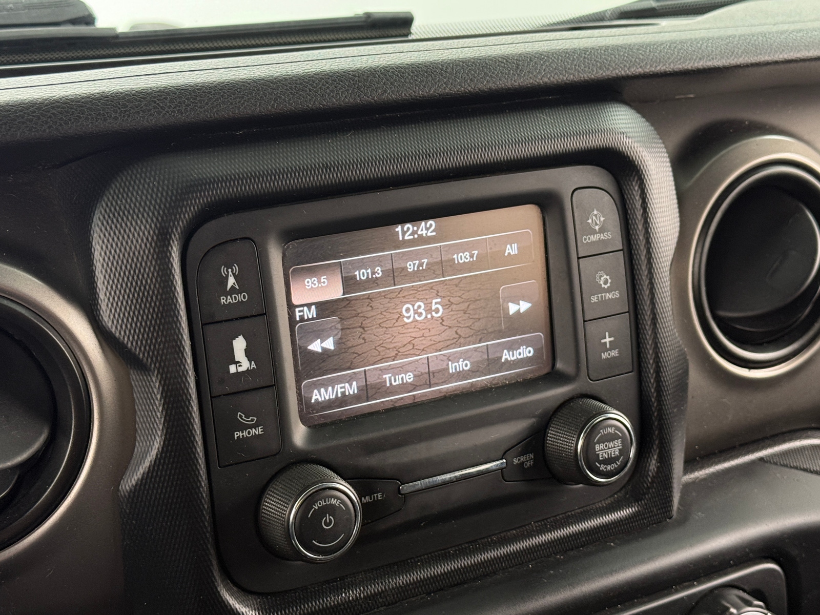 Thumbnail: 2020 Jeep Gladiator - 4