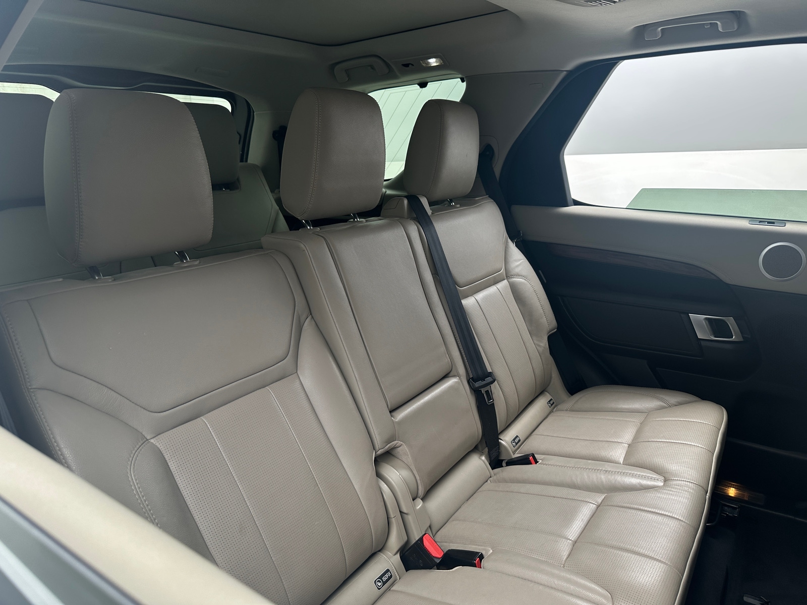 Thumbnail: 2018 Land Rover Discovery - 5