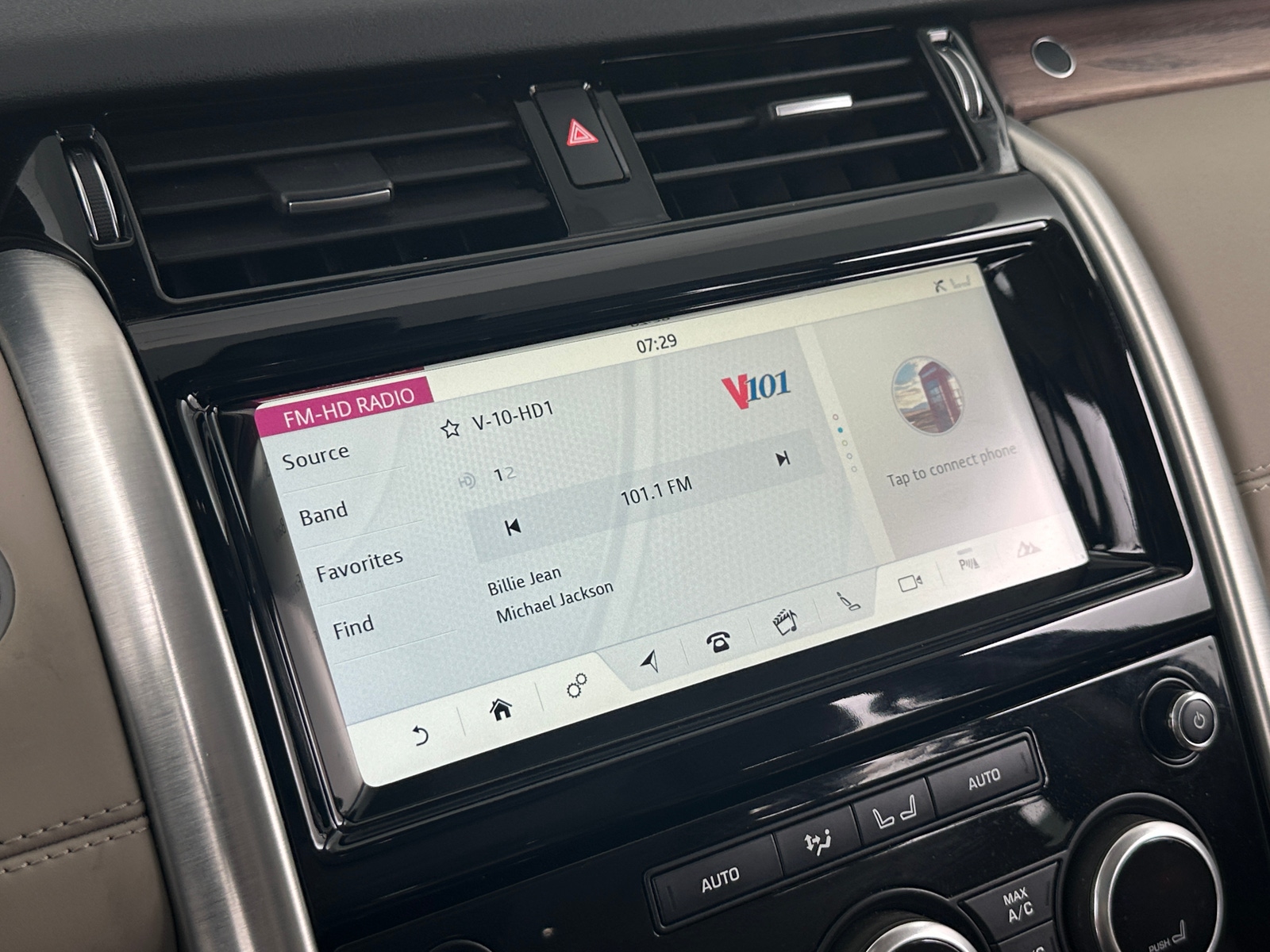 Thumbnail: 2018 Land Rover Discovery - 3