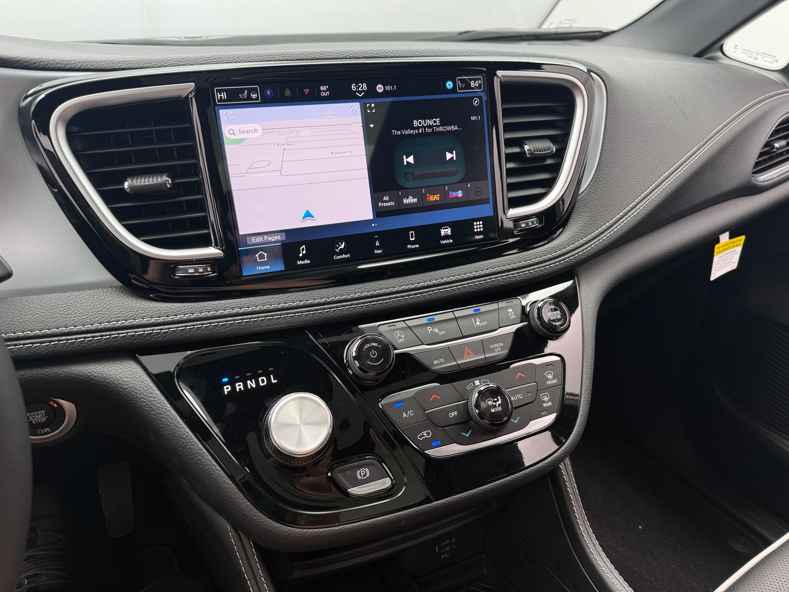 Thumbnail: 2026 Chrysler Pacifica - 3