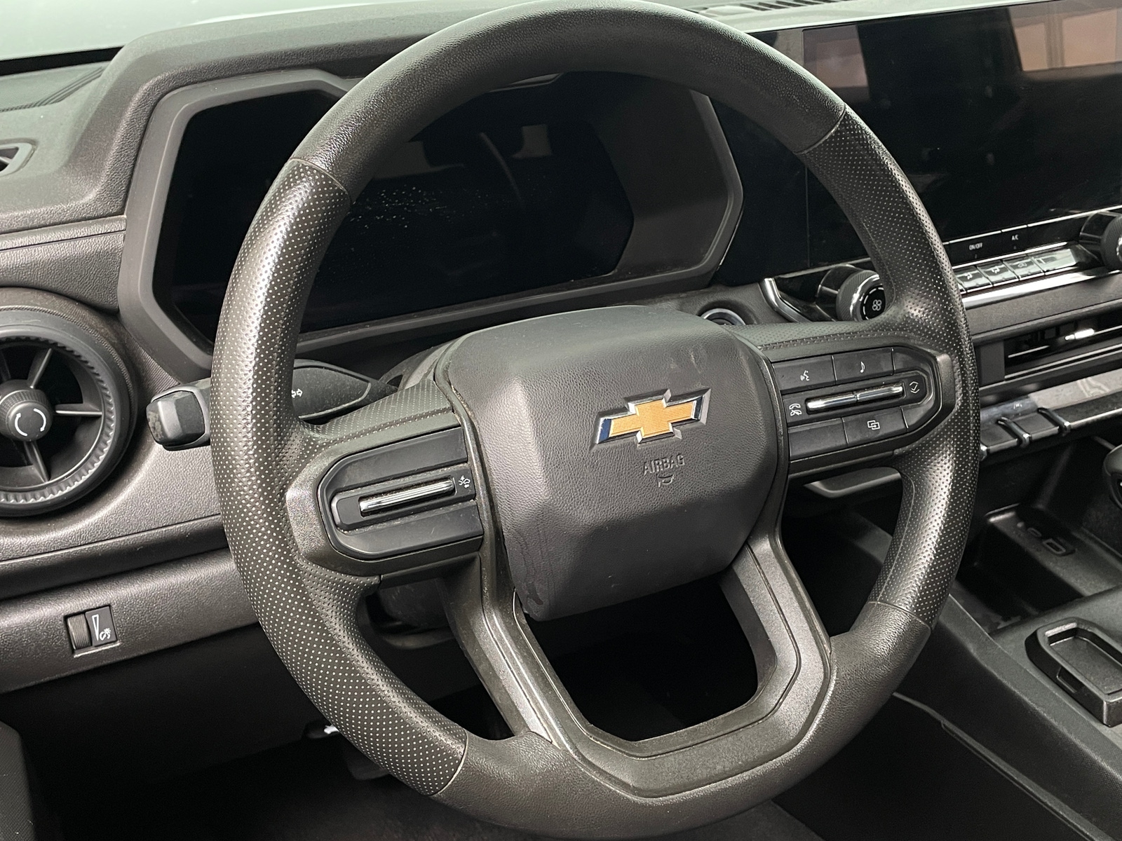 Thumbnail: 2023 Chevrolet Colorado - 5