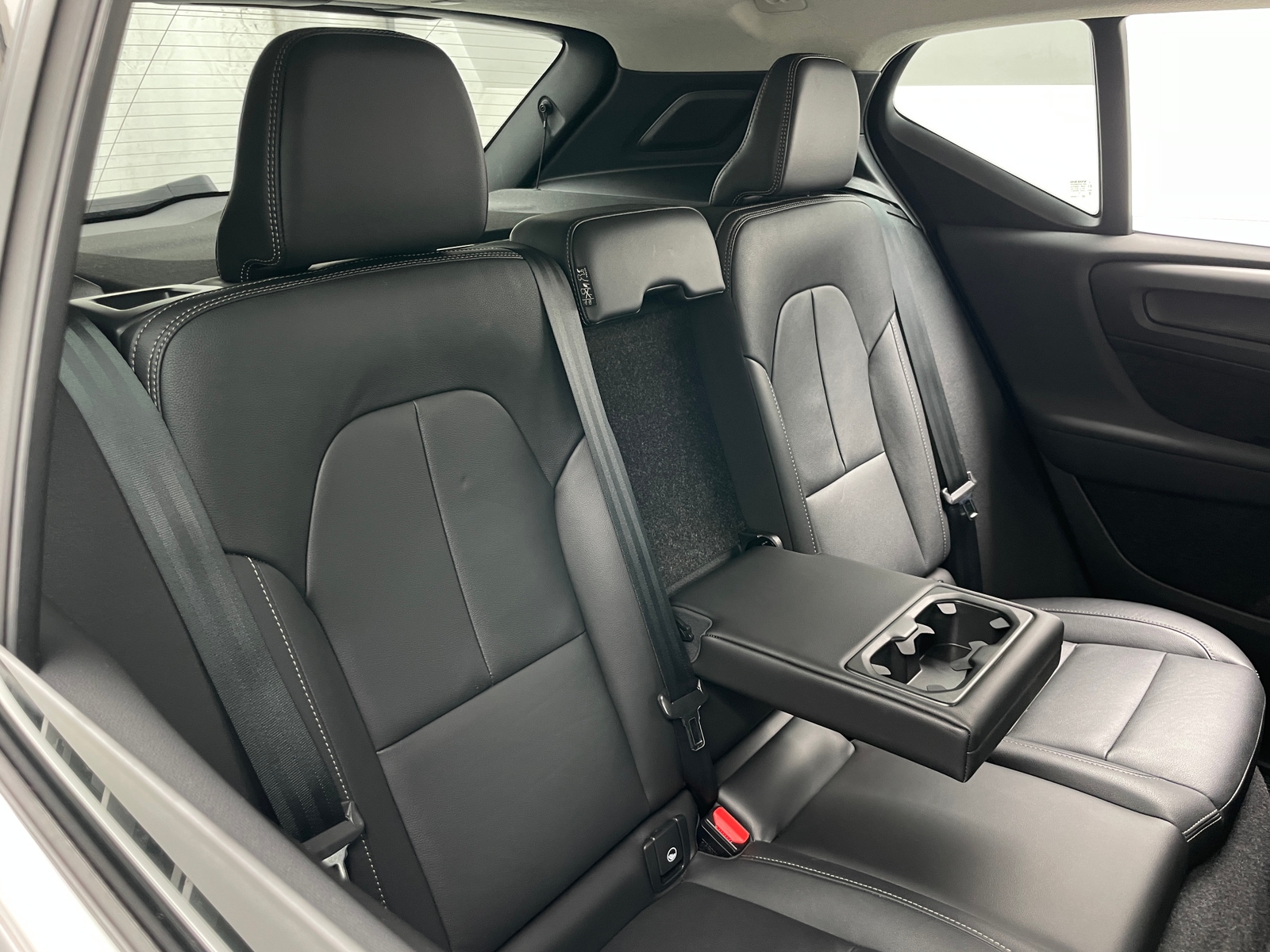 Thumbnail: 2025 Volvo XC40 - 5