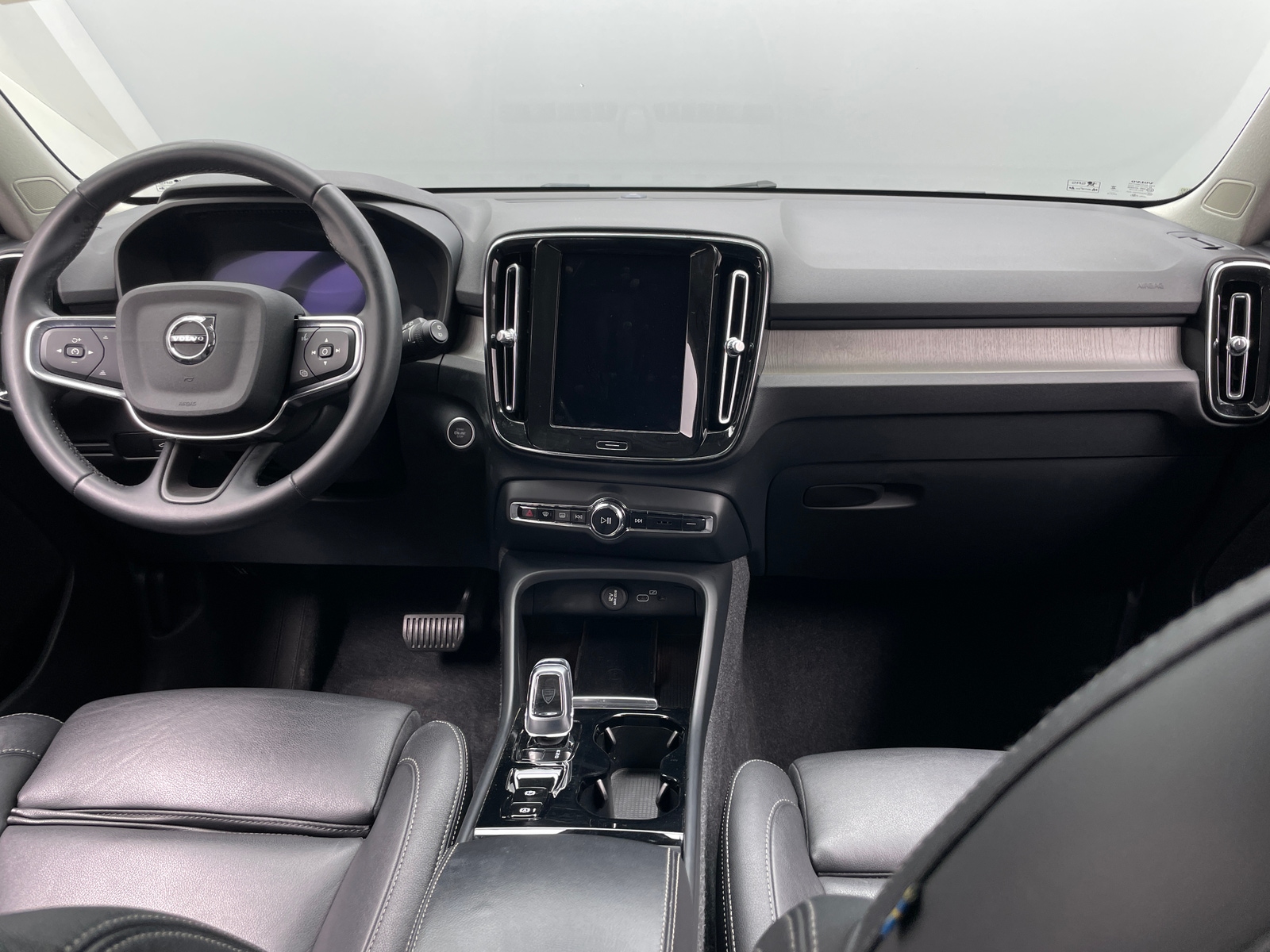 Thumbnail: 2025 Volvo XC40 - 2