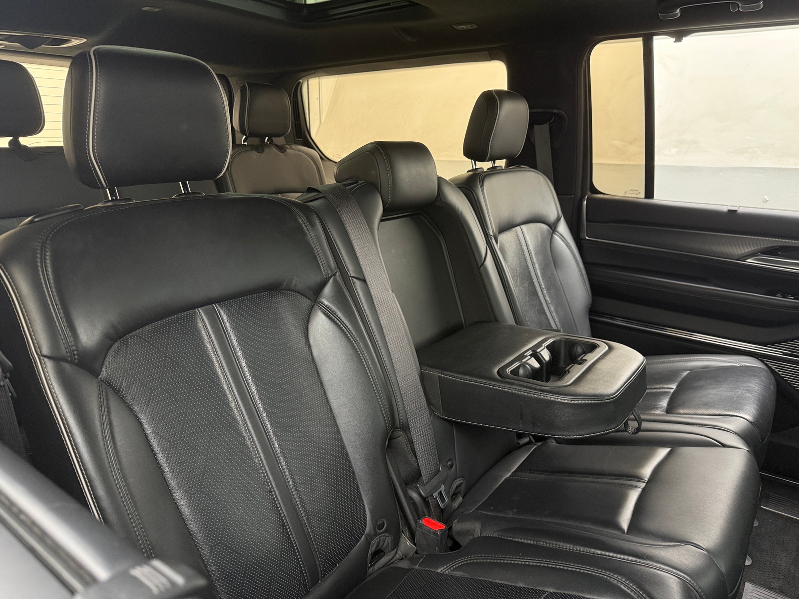 Thumbnail: 2022 Jeep Grand Wagoneer - 5