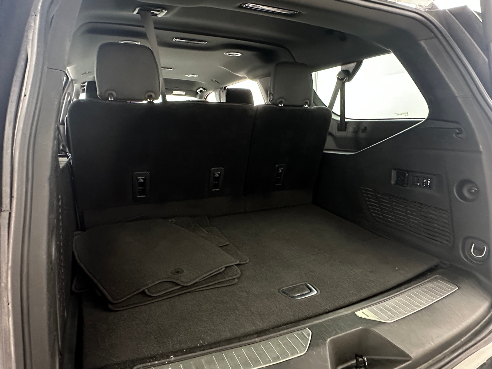 Thumbnail: 2023 Chevrolet Suburban - 6