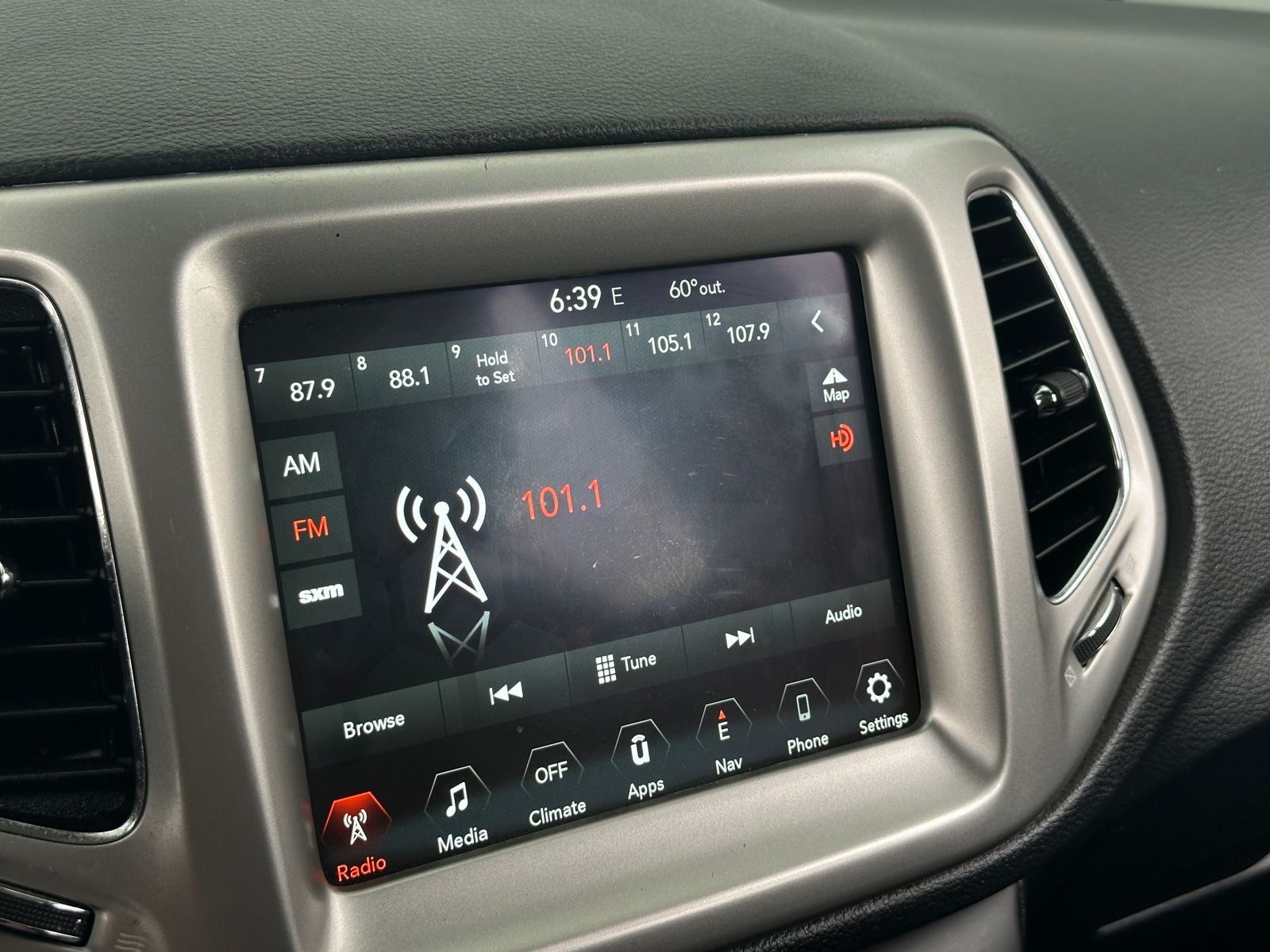 Thumbnail: 2018 Jeep Compass - 4