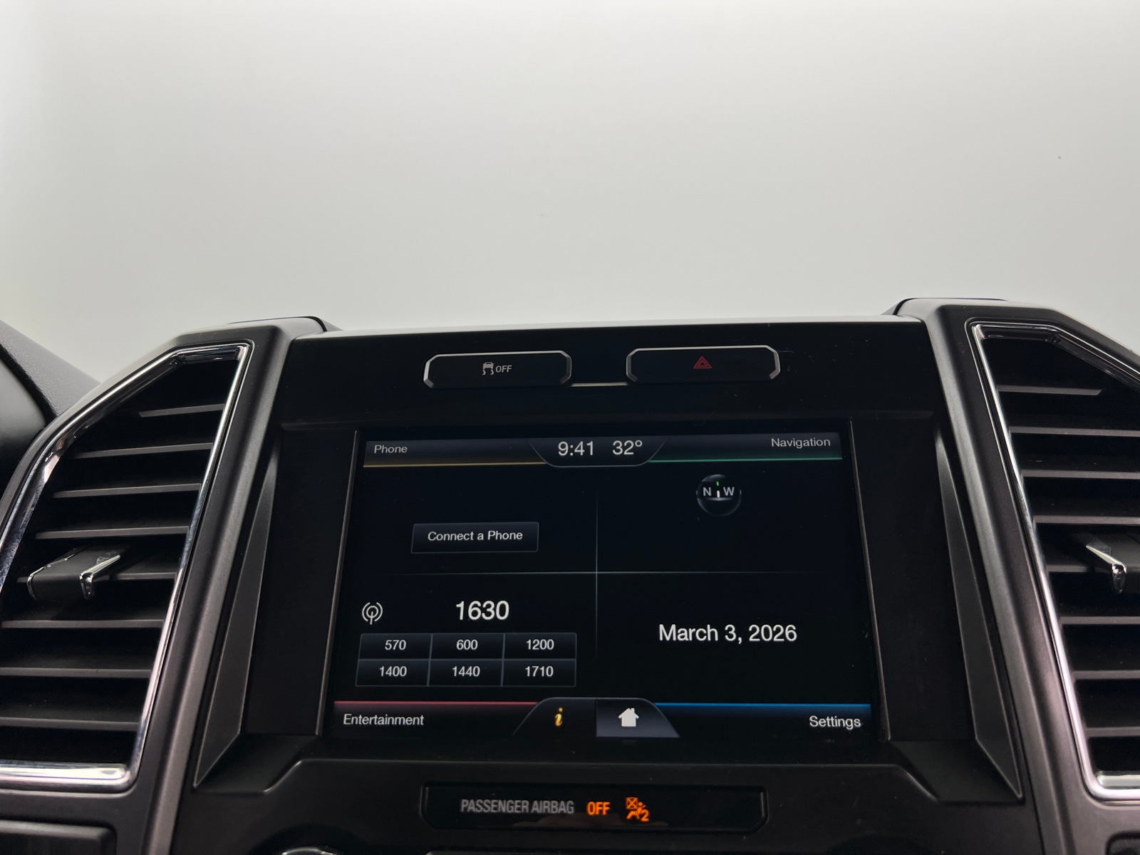 Thumbnail: 2015 Ford Econoline - 4