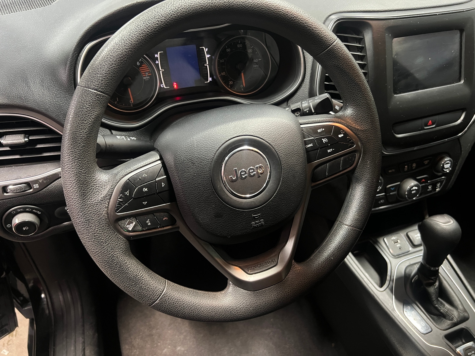 Thumbnail: 2019 Jeep Cherokee - 5