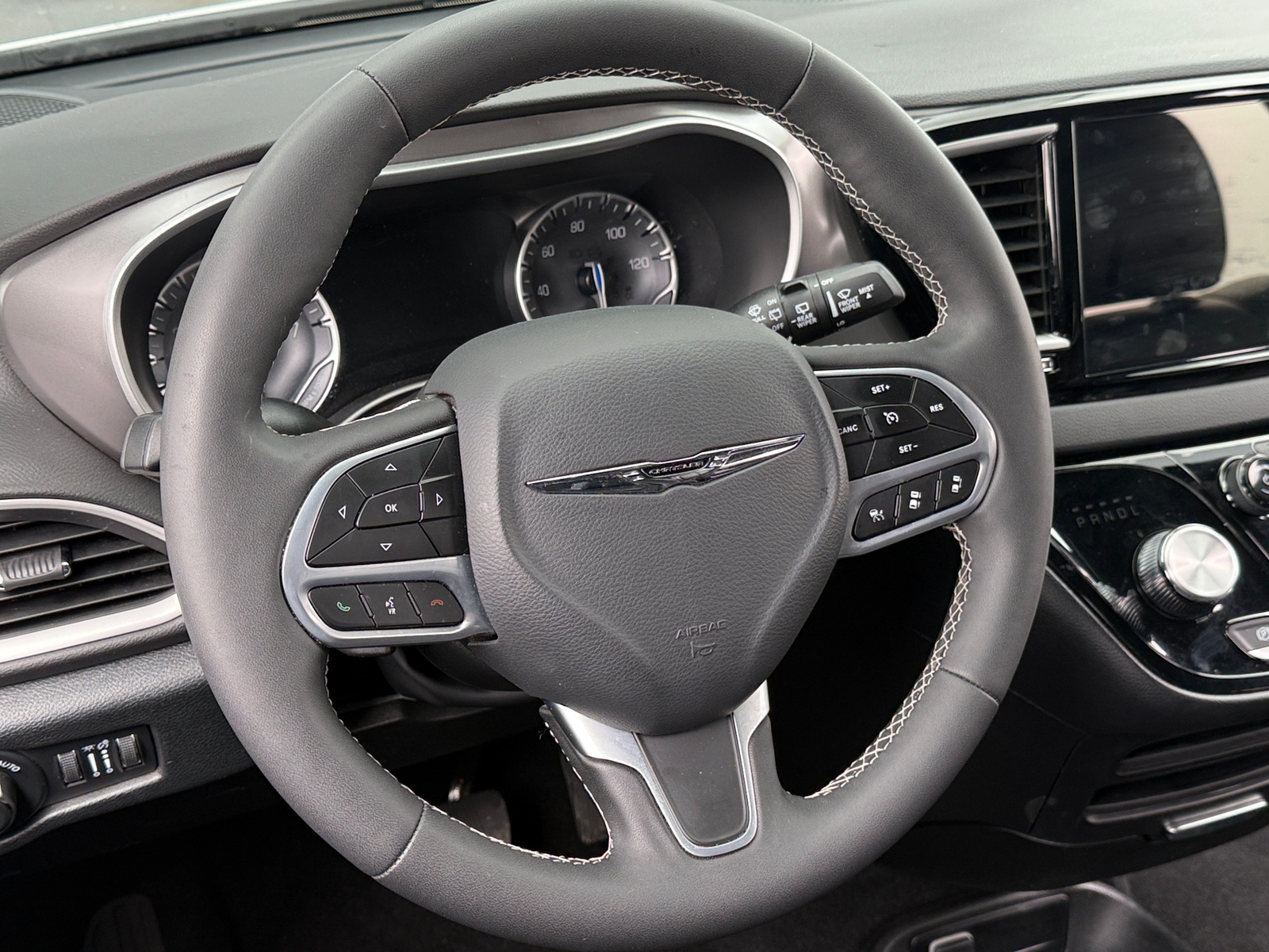 Thumbnail: 2025 Chrysler Pacifica - 4