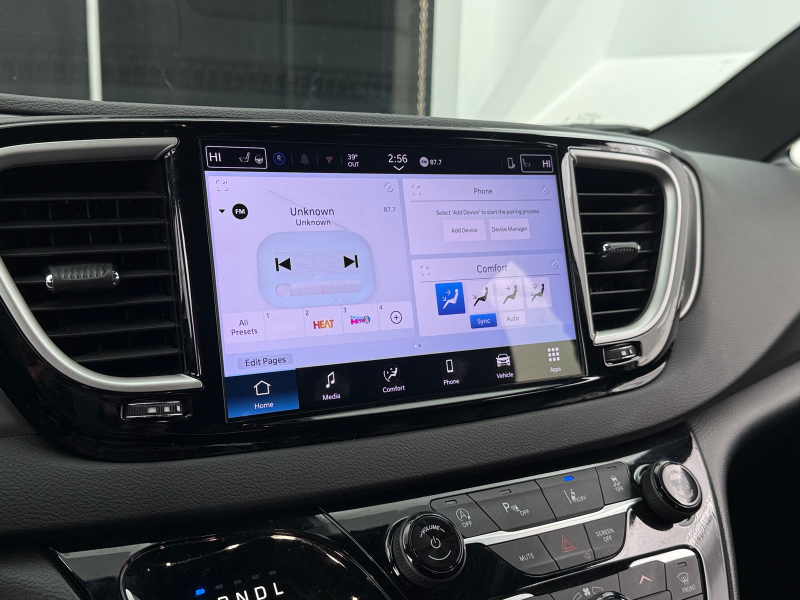 Thumbnail: 2025 Chrysler Pacifica - 3